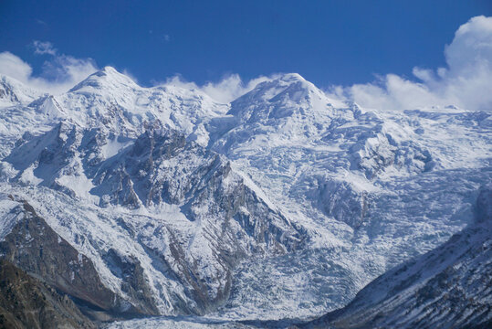 Majestic Nanga Parbat: Snow-Capped Peaks of Pakistan&rsquo;s Alpine Serenity