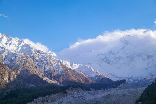 Majestic Nanga Parbat: Snow-Capped Peaks of Pakistan&rsquo;s Alpine Serenity