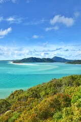 Fototapeta premium The white sandy beaches and turquoise ocean around the Whitsunday islands in Australia