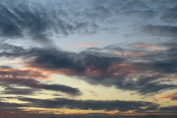 Fototapeta premium Beautiful sunset background with dark clouds in Florida nature 