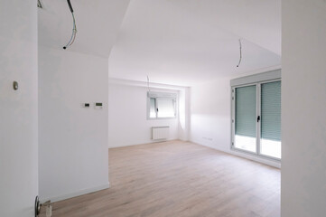 Obraz premium Empty and bright apartment, new wooden floors, modern.