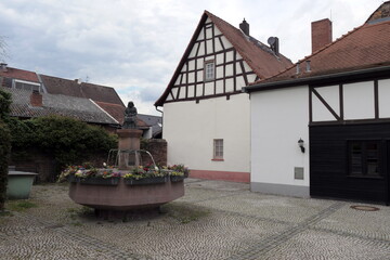Klammernschnitzerbrunnen in Egelsbach