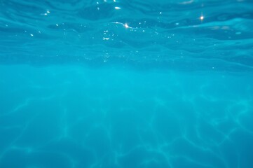 Obraz premium Crystal Clear Underwater View of Turquoise Ocean Water