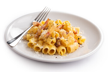 Mezze maniche alla carbonara, pasta romana, cibo italiano 