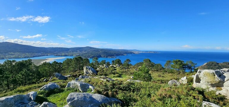Panor&aacute;mica de la r&iacute;a de Laxe y Corme visto desde Monte Blanco, Galicia