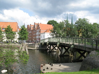 Holzbrücke über die Obertrave in Lübeck