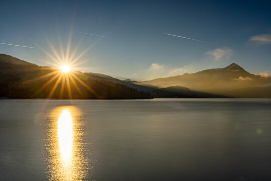 Sonnenuntergang am winterlichen Walchensee