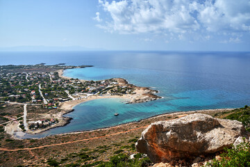 Obraz premium The sea and the beach from a bird's eye view in Stavros on the island of Crete