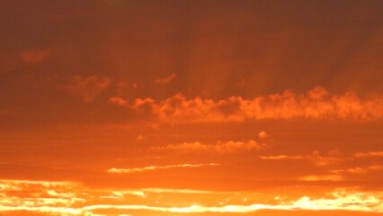 Obraz premium Abstract orange and yellow sky background with burning sky effect during sunset. Topics: hot colors, cloudy background, weather, meteorology, climate, air space, atmosphere, season, nature