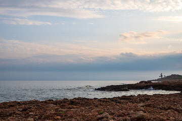 Abendsteimmung am Ufer des Mittel meeres in Alcossebre, Provinz Castellón, Autonome Gemeinschaft...