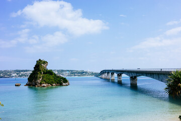 Obraz premium 古宇利島近くの小さい島