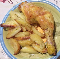 Coscio di pollo al forno con patate