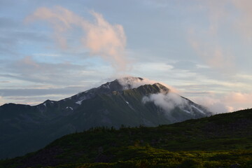 北アルプスの秘境雲ノ平の夕暮れ