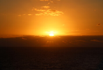 Obraz premium Fiery sunrise on ocean near Limon of Costa Rica