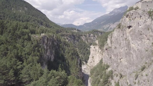 Tyrolienne sur canyon
