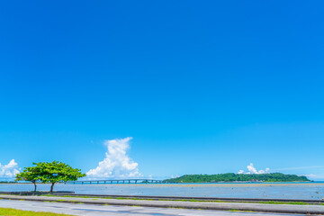 浜比嘉島と入道雲