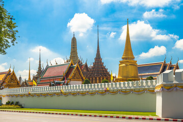 Naklejka premium grand palace and Wat Phra Kaeo in bangkok, thailand