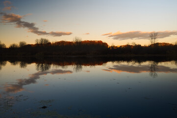Obraz premium sunset over lake