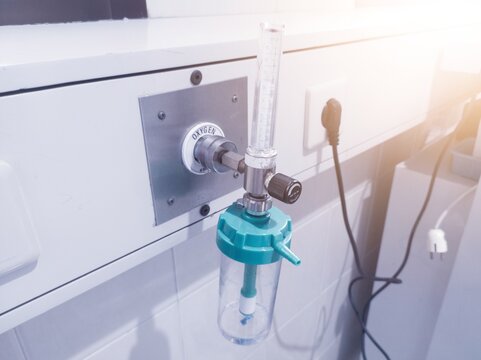Close up the flowmeter regulator oxygen on the patient room in the hospital.