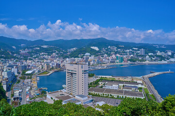 静岡県熱海市のアタミロープウェイ山頂駅展望台から北側の眺望(熱海市街,岩戸山など)