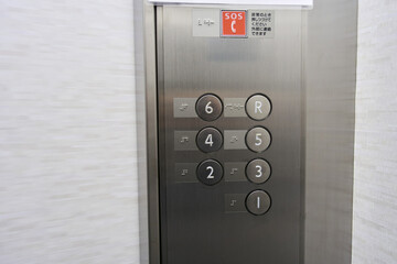 エレベーターの操作ボタン