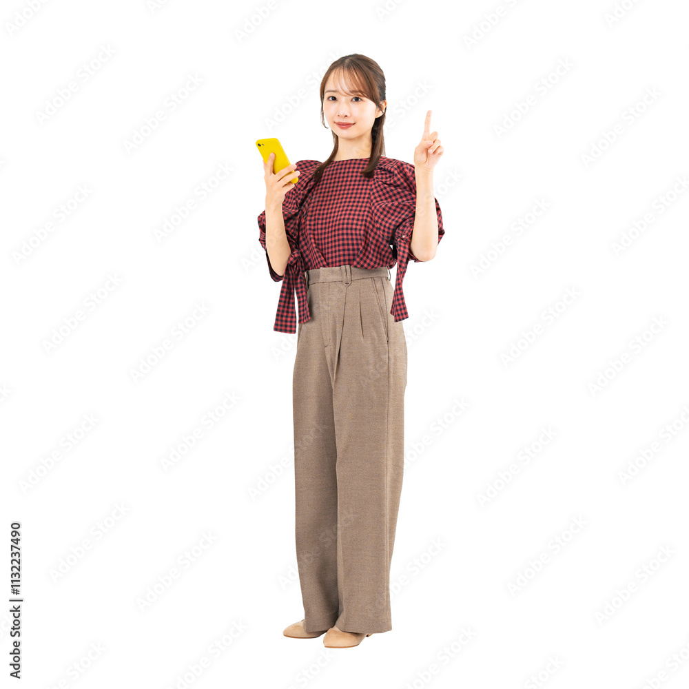Aufkleber スマホを持っておすすめするカジュアルウェアの女性　手作業で精密に切り抜いた背景透過全身写真png