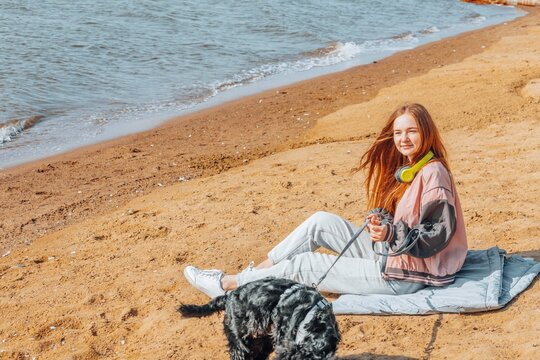 effect of spending time outdoors with pets, mental health, wellness