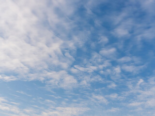 冬の朝 澄んだ空と白い薄雲05