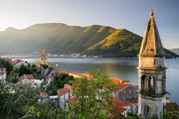Blick über Perast, Bucht von Kotor, Montenegro