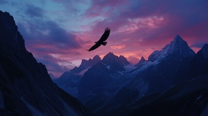 Obraz premium Majestic Eagle Soaring Above the Mountains at Sunset