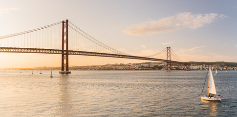 Obraz premium Ponte 25 de Abril, Tejo, Lissabon, Portugal