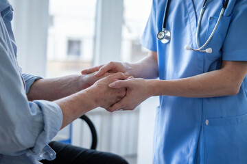Ilustración de una doctora sosteniendo las manos de un paciente. Generado con IA