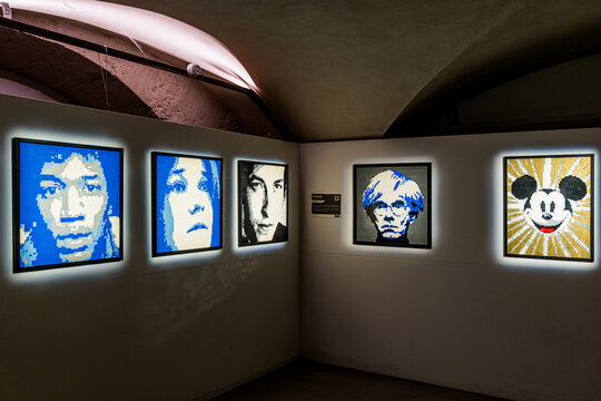 L'exposition The Art of the Brick de l'artiste Nathan Sawaya dans le Grand H&ocirc;tel Dieu de Lyon en France