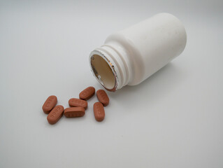 Bote con antirretrovirales para persona con infecci&oacute;n por VIH