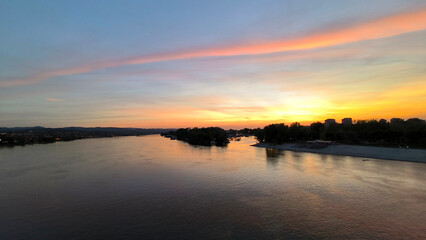 Obraz premium sunset by the Danube river in Novi Sad