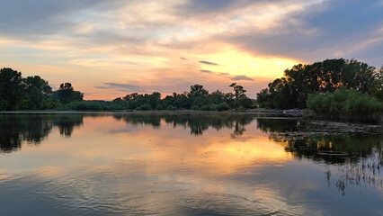 Obraz premium sunset by the Danube river in Novi Sad