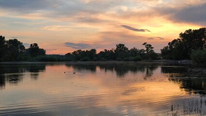 Obraz premium sunset by the Danube river in Novi Sad