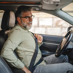 Senior man put his seat belt prepare for safety drive