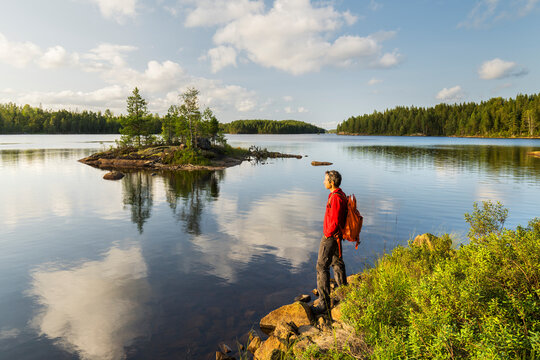 ein Mann im Glaskogen Naturreservat, V&auml;rmlands L&auml;n, Schweden