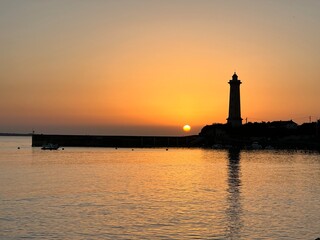 Fototapeta premium Phare de Vallières de Saint-Georges-de-Didonne au coucher de soleil