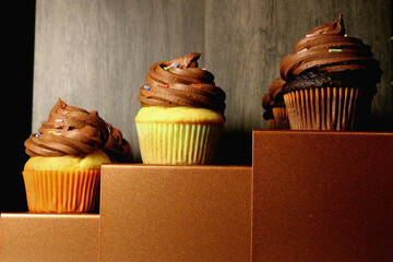 A caramel display of sweets to treat yourself with loved ones.