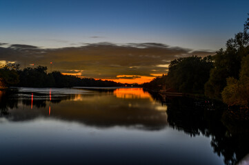 Obraz premium Serene reflective river water at dusk from Toronto Center Island Bridge at Ontario lake