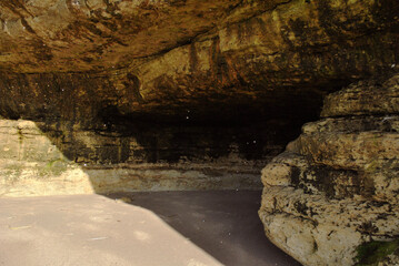 gruta en playa las grutas en rio negro argentina