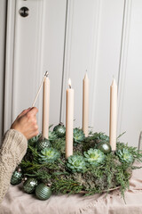 Kranz mit 4 Kerzen f&uuml;r den Advent, Weihnachten dekorieren, festliche Dekoration
