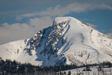 Grizzly Peak, Absaroka Range covered in snow, Yellowstone National Park