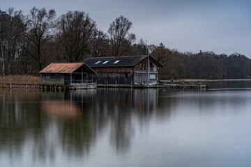 Obraz premium Bootshäuser am Starnberger See in Percha