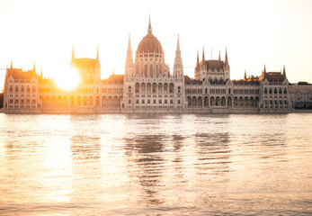 Obraz premium Hungarian Parliament in a fantastic sunset, Budapest, Hungary
