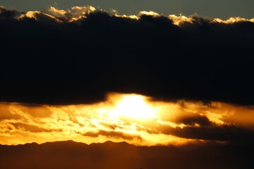 幻想的な河川からの夕景　冬の風景　渡良瀬
