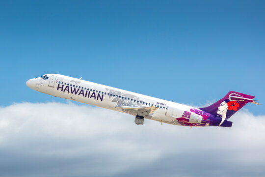 Hawaiian Airlines Boeing 717 Retracting Landing Gear After Take-Off from Honolulu Daniel K. Inouye International Airport
