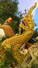 Fototapeta premium chinese dragon statue